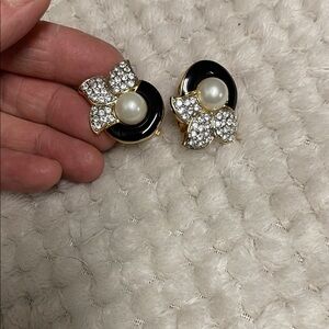 Vintage 90s fac Elegant Black/Gold/Pearl/Diamond clip Earrings- like new